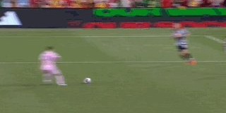 开云棋牌下载-打卡半小时解锁美职足首球，这样的梅西谁挡得住！