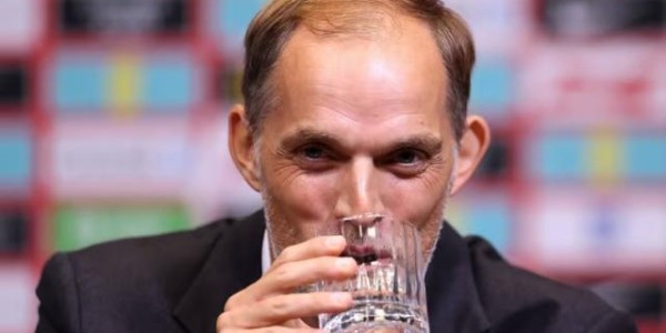 开云官方网-护照不同色，唱不唱国歌？图赫尔真诚化解英媒刁难