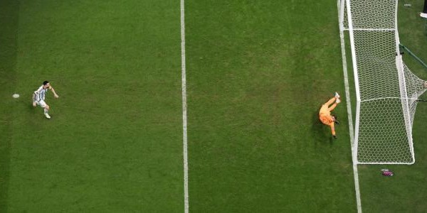 开云全站下载-愤怒的梅西？受伤的梅西？还是那个超神的梅西！